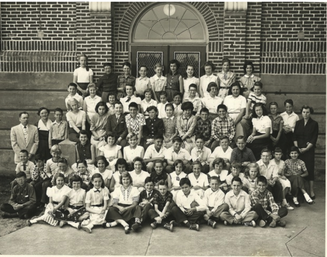 
Pierce Grammar  School Graduating Class


Top Row .. 3rd from Left Fred Jarvis, 4th Fred Strachan .. 8th Heather Shewan
2nd from top .. not 100% sure on any of them 
3rd from top .. 7th from Left Karen Frederickson (in plaid)
4th from top .. 1st f